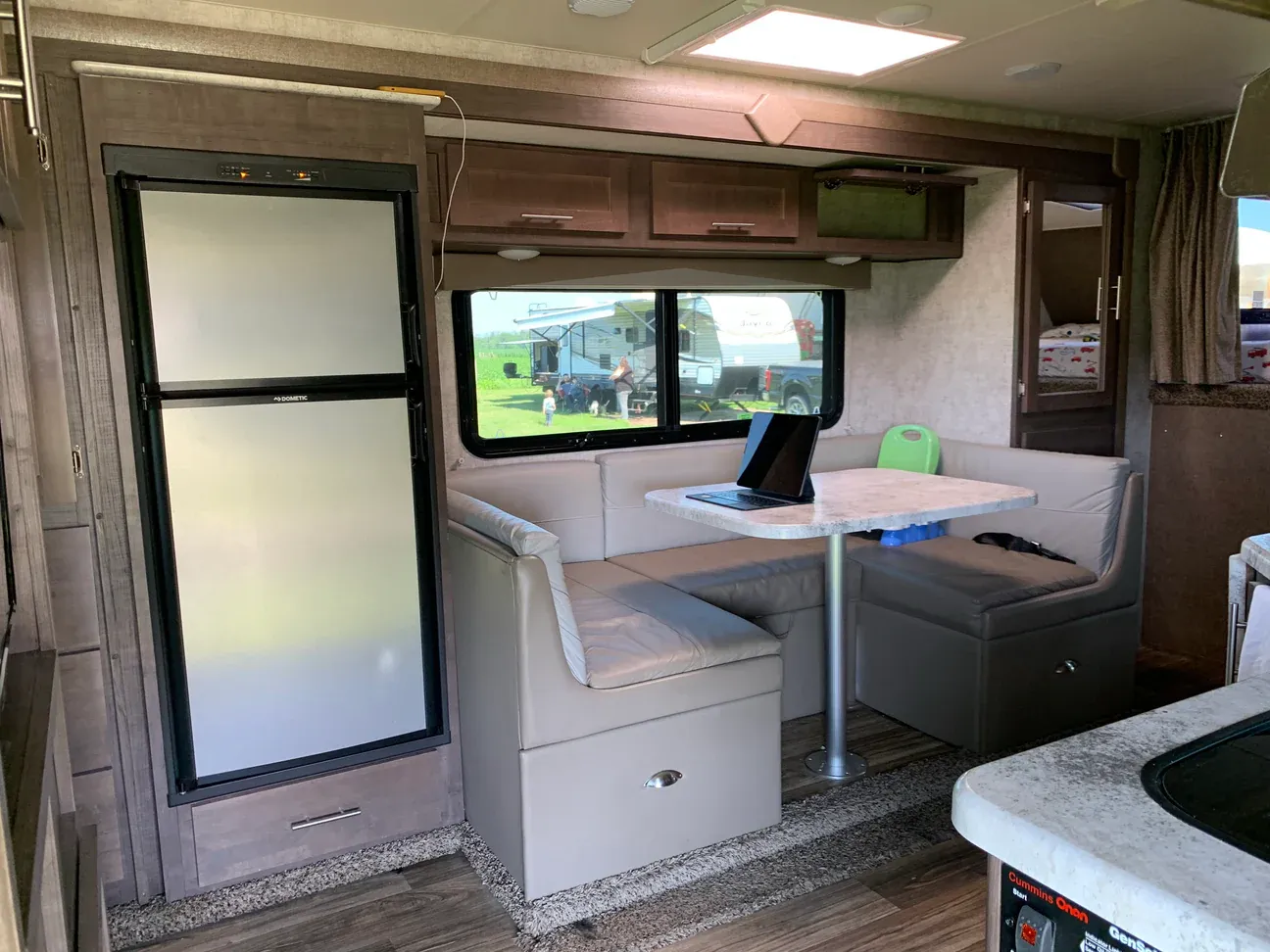 Slide‑Out Dinette